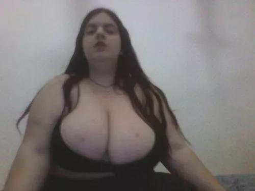 Hugetitties webcams show profile image 