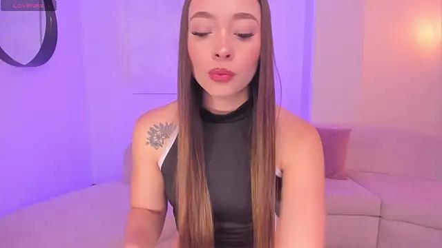 AlinaKravitz from StripChat is Freechat