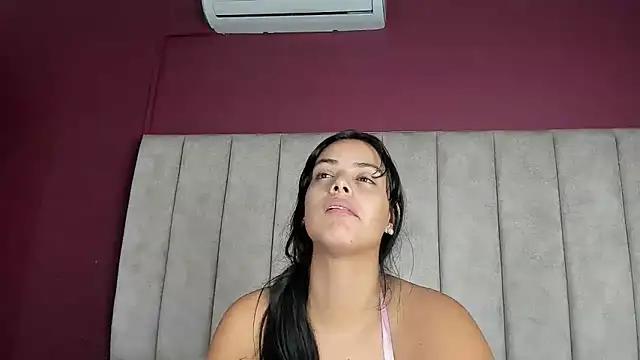 AngelineFox from StripChat is Freechat