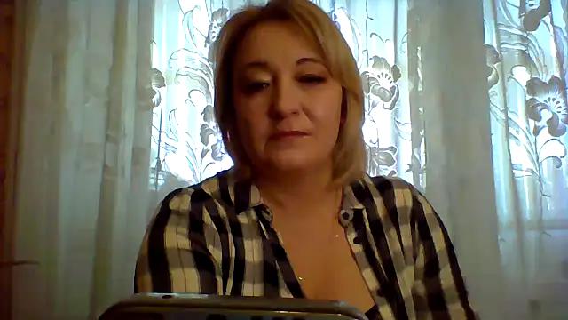 ArielXLoveresss from StripChat is Freechat