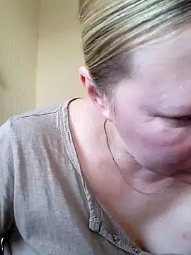 blondyaguar from StripChat is Freechat