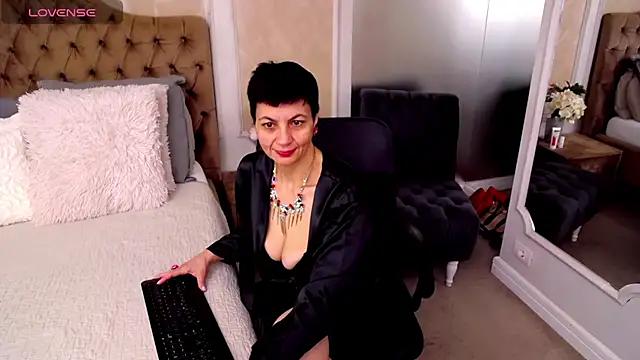 BustyPenellope from StripChat is Freechat