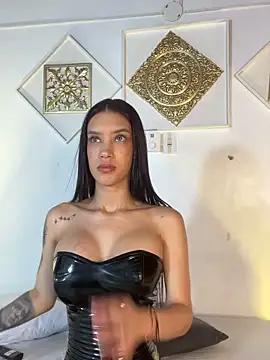 CarolineJacksonn from StripChat is Freechat