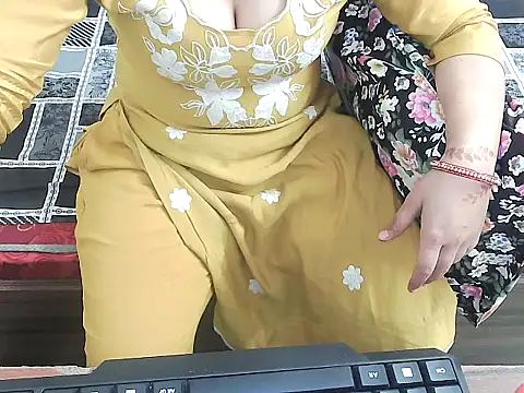 cutenimahi from StripChat is Freechat