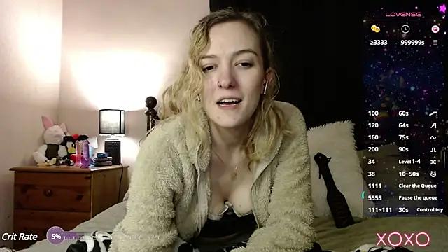 EllieeRose from StripChat is Freechat