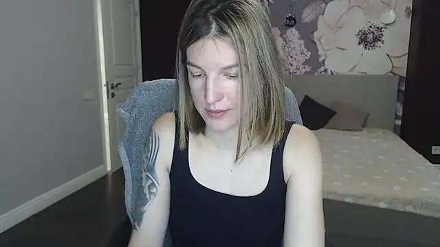 EmilyWalkeri from StripChat is Freechat