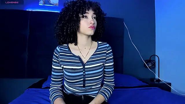 Emilywiillss from StripChat is Freechat