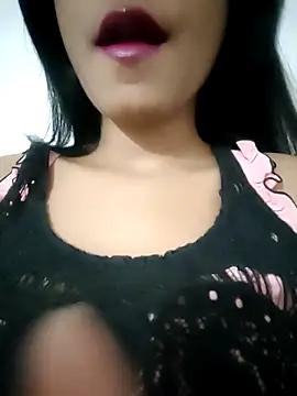 Hot_Goldengirl from StripChat is Freechat