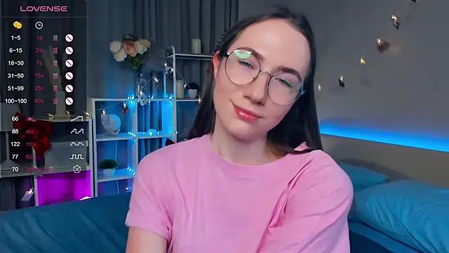 Kira_mindnes on StripChat