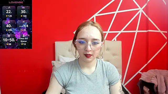 Liaroberts1 from StripChat is Freechat