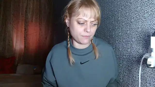 LindaRoutz from StripChat is Freechat