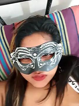 littlequeen77 from StripChat is Freechat