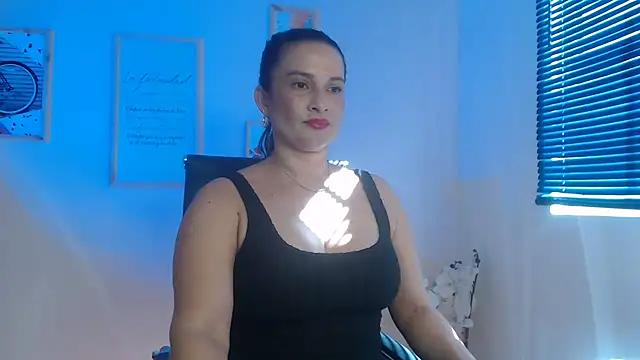 lucy_diiaz from StripChat is Freechat