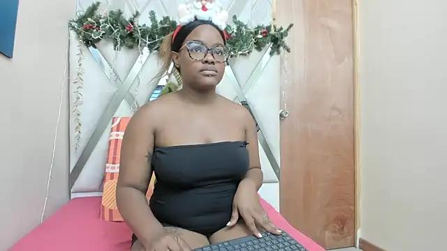 luna_lyon from StripChat is Freechat