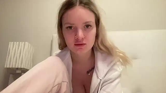 mariemelissah from StripChat is Freechat