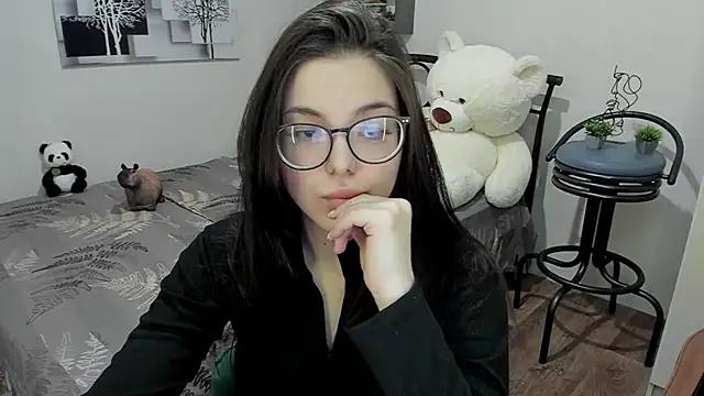 MilaBaverlyy from StripChat is Freechat